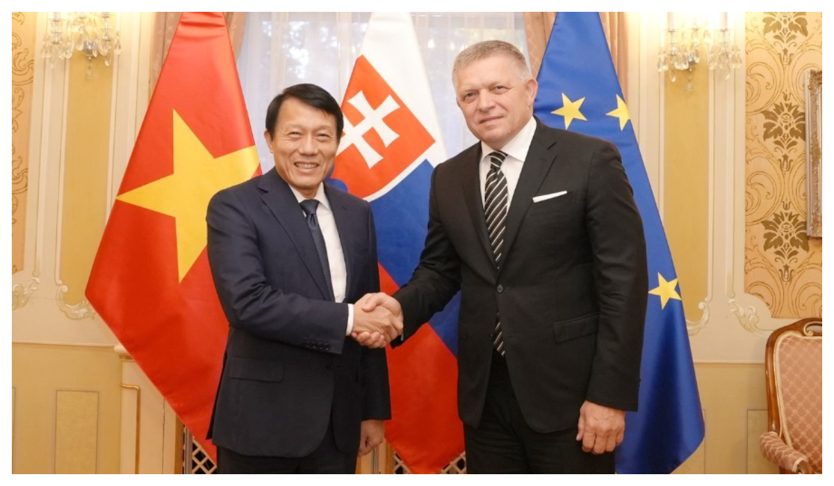 Thủ tướng Slovakia Robert Fico tiếp Bộ trưởng Lương Tam Quang