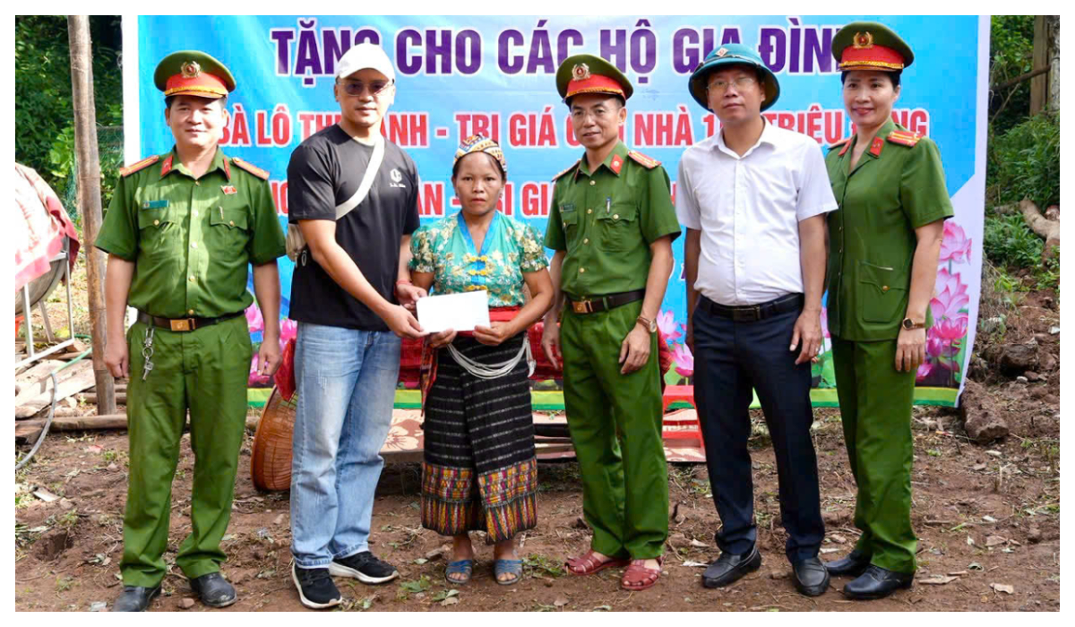 Văn phòng Cơ quan Cảnh sát Điều tra Công an tỉnh Nghệ An hỗ trợ kinh phí xây dựng nhà cho người nghèo