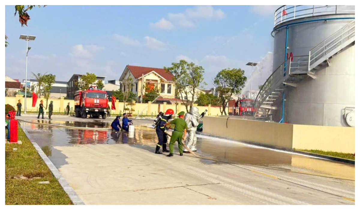 Thực tập phương án chữa cháy tại Kho KX3, Quân khu 4