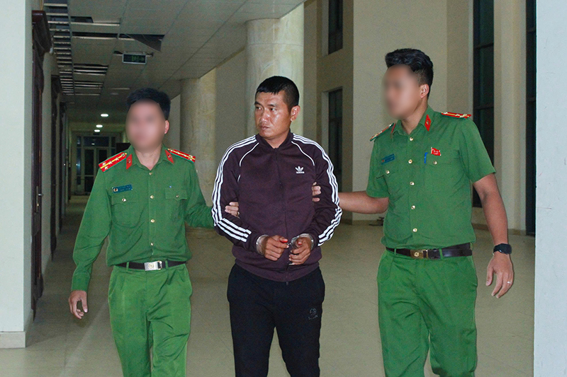Đối tượng Nguyễn Ngọc Quyết được dẫn giải từ Lào về Nghệ An