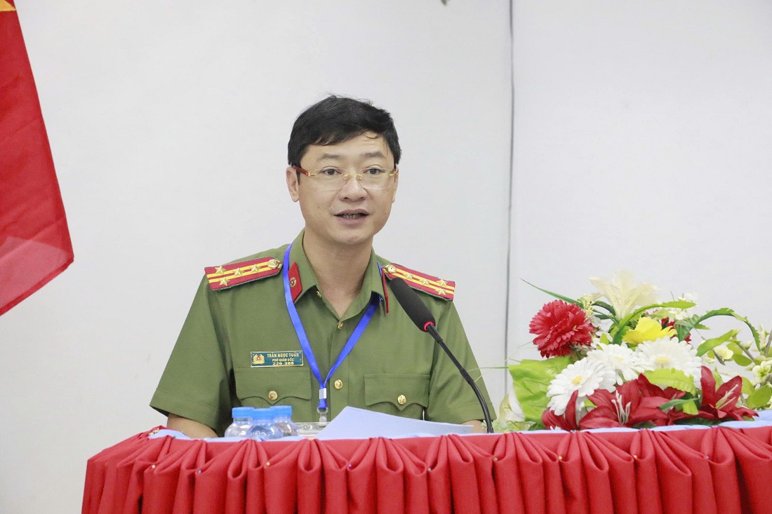 Đại tá Trần Ngọc Tuấn, Phó Giám đốc Công an tỉnh Nghệ An phát biểu tại Hội nghị 