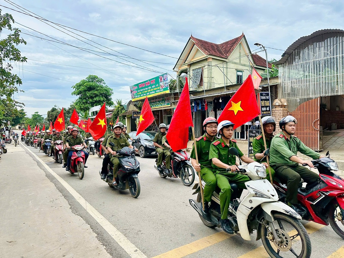 Công an xã phối hợp với chính quyền địa phương tăng cường công tác tuyên truyền phòng chống bạo lực gia đình cho người dân