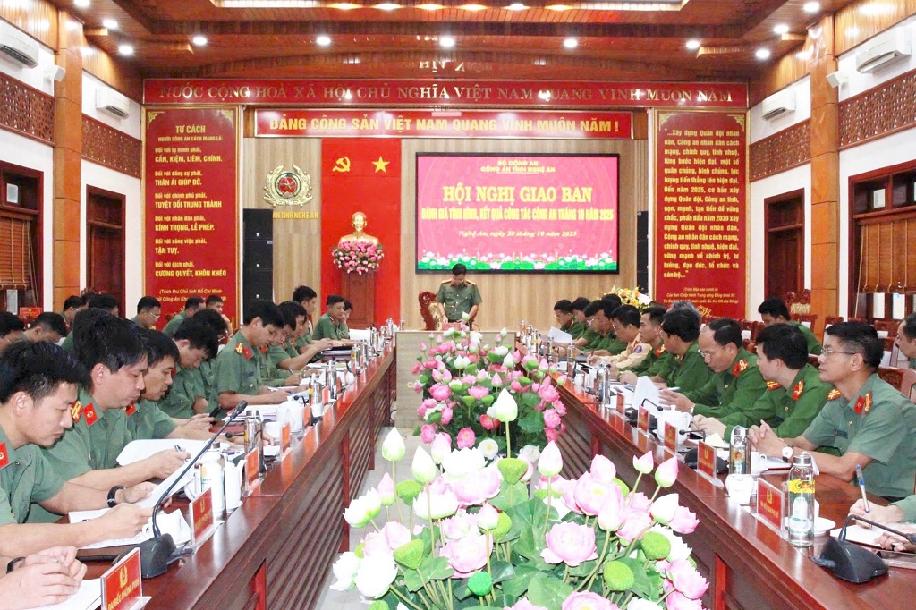 Công an tỉnh Nghệ An: Giao ban công tác tháng 10/2025