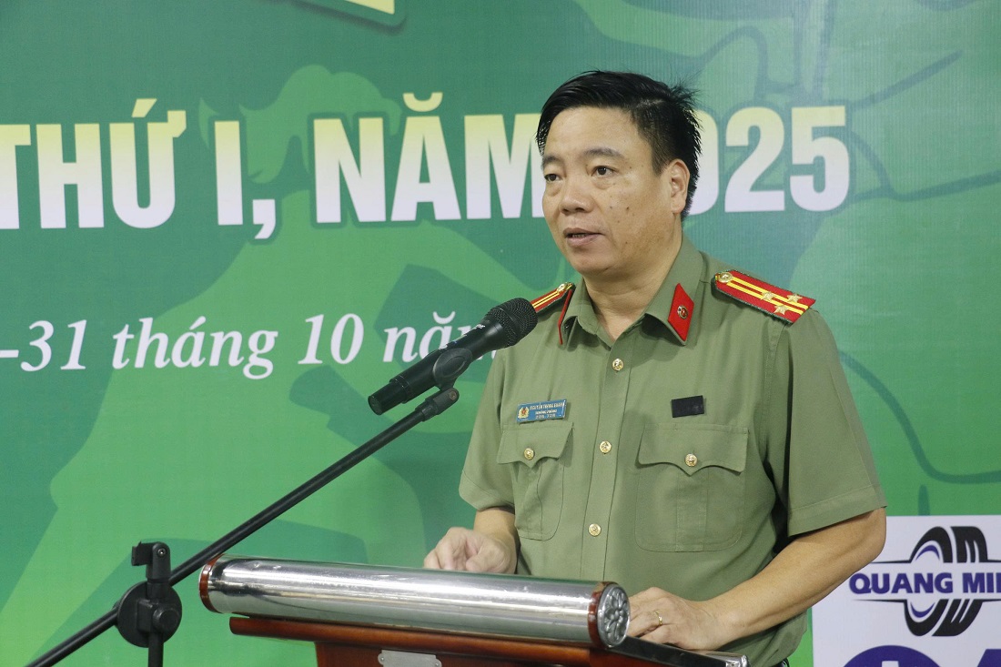 Đồng chí Thượng tá Nguyễn Trọng Khanh – Trưởng Phòng Công tác chính trị Công an tỉnh Nghệ An phát biểu tại lễ khai mạc