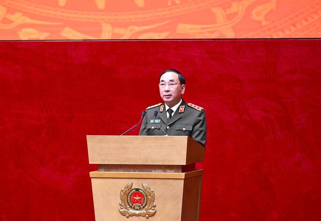 Đồng chí Thượng tướng Trần Quốc Tỏ, Thứ trưởng Bộ Công an điều hành phần tham luận tại Hội nghị