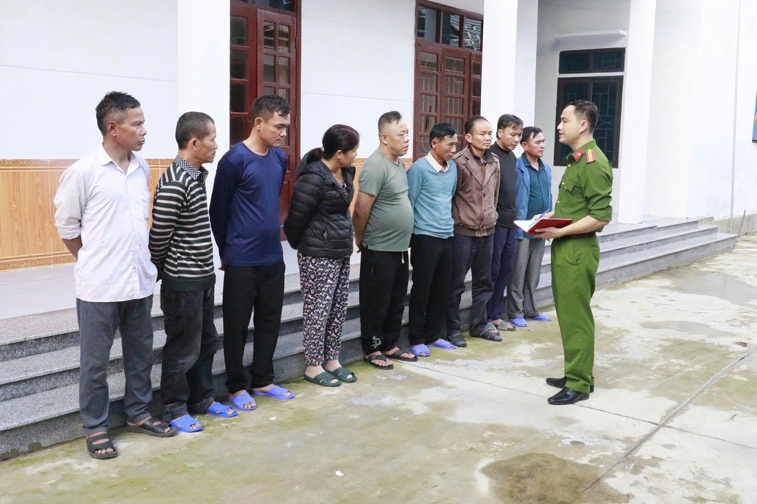 Các đối tượng đánh bạc bị bắt giữ