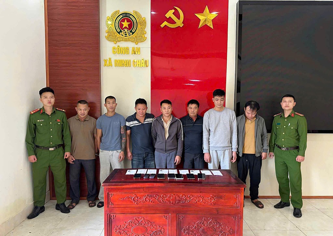 Công an xã Minh Châu bắt giữ các đối tượng trong ổ nhóm đánh bạc