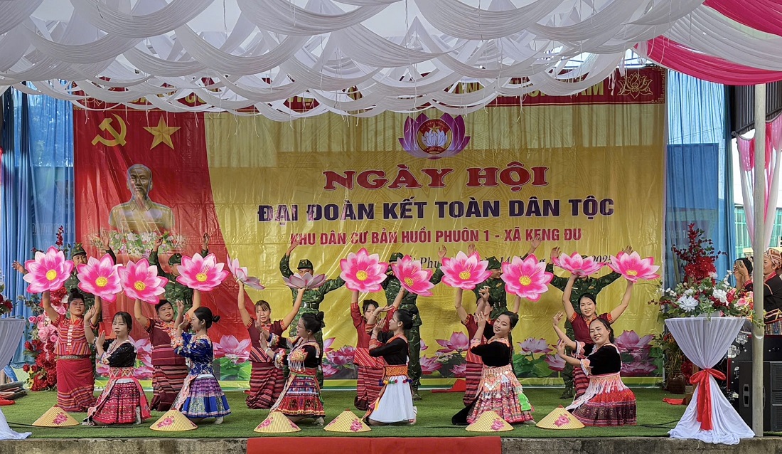 Các tiết mục văn nghệ mang đậm bản sắc văn hóa dân tộc tại Ngày hội