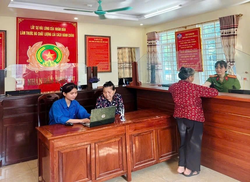 Ngay sau khi mô hình chính quyền địa phương 02 cấp vận hành, Bộ phận Một cửa của Công an phường Cửa Lò được hoàn thành và đưa vào sử dụng với mục tiêu phục vụ tối đa lợi ích của người dân trong thực hiện thủ tục hành chính
