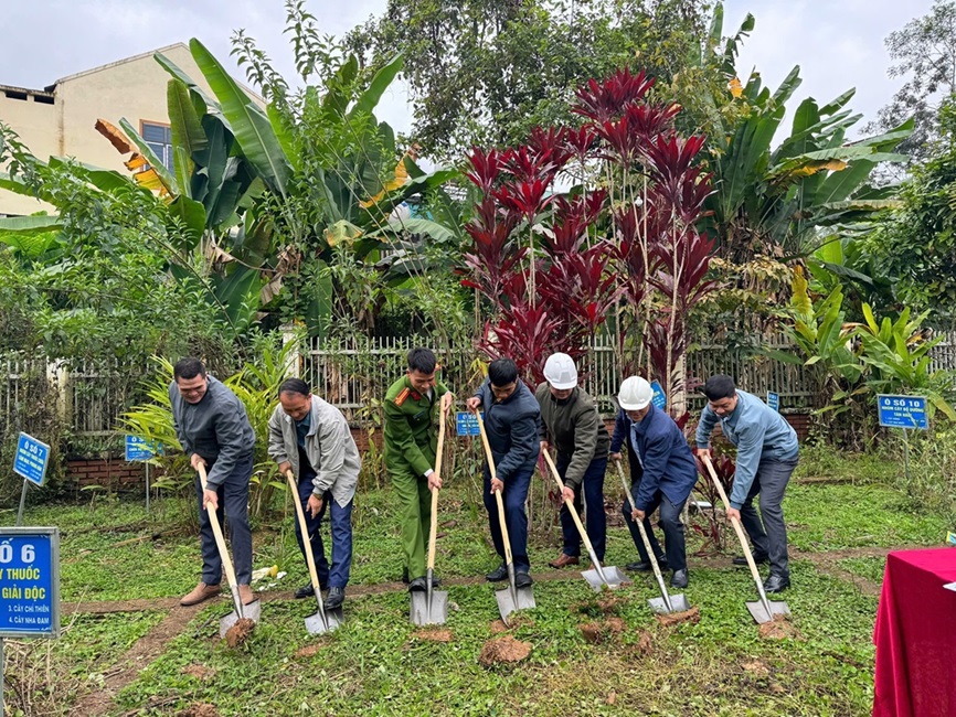 Công an xã Na Loi phối hợp tổ chức Lễ khởi công xây dựng Trạm y tế