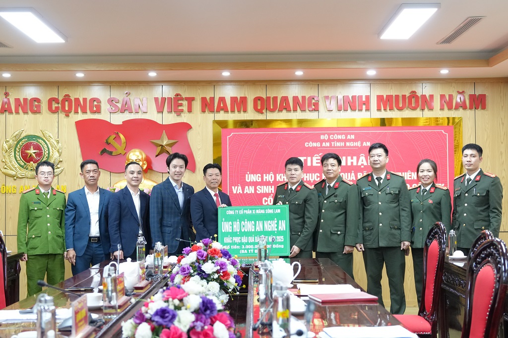 Công ty Cổ phần Xi măng Sông Lam hỗ trợ 3 tỷ đồng giúp Nghệ An khắc phục hậu quả bão lụt