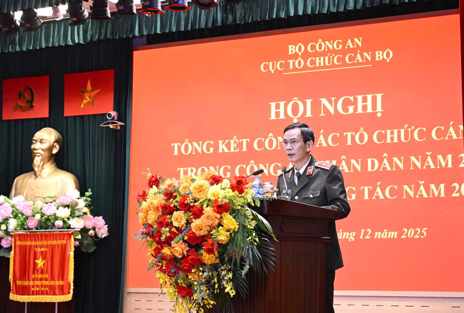 Trung tướng Hoàng Đức Lừng, Cục trưởng Cục Tổ chức cán bộ phát biểu tại Hội nghị