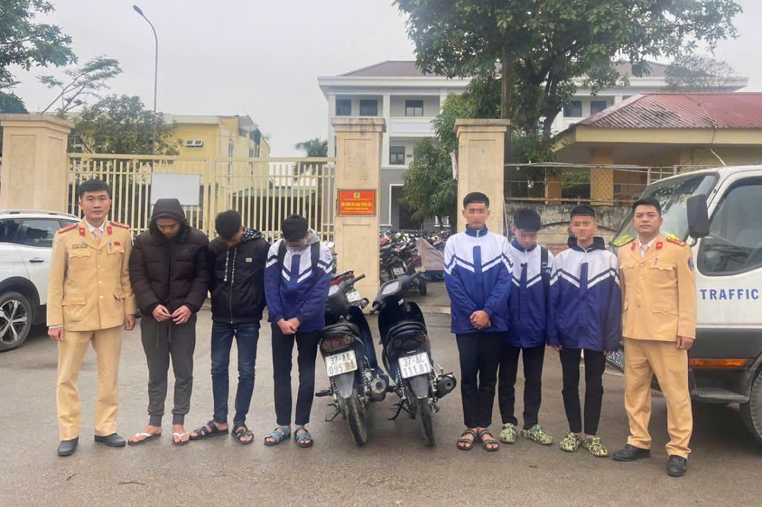 Triệu tập 06 đối tượng lạng lách, đánh võng, gây mất trật tự an toàn giao thông