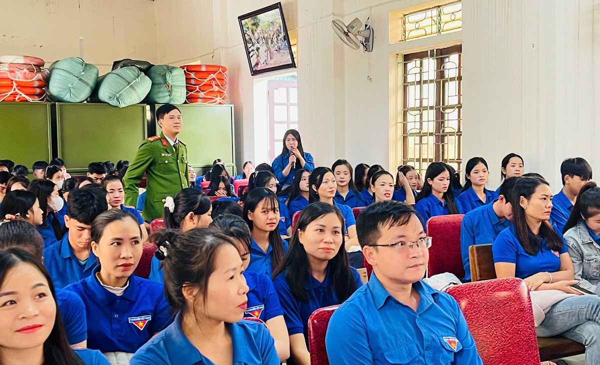 Công an xã An Châu tuyên truyền pháp luật về an toàn giao thông và phòng, chống pháo nổ