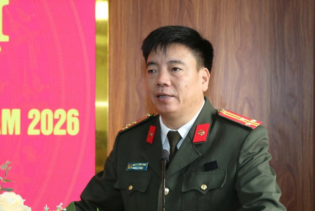 Đồng chí Thượng tá Nguyễn Trọng Khanh, Bí thư Đảng ủy, Trưởng phòng Công tác chính trị phát biểu tại Hội nghị