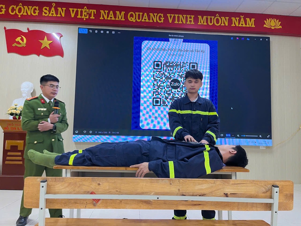 Công an xã Tân Kỳ tập huấn phòng cháy, chữa cháy và cứu nạn, cứu hộ