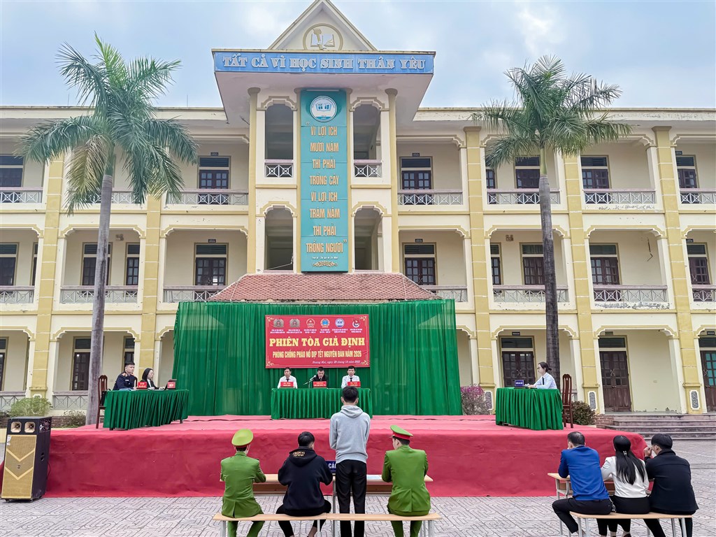 Phiên tòa giả định tuyên truyền về phòng, chống pháo nổ tại trường học