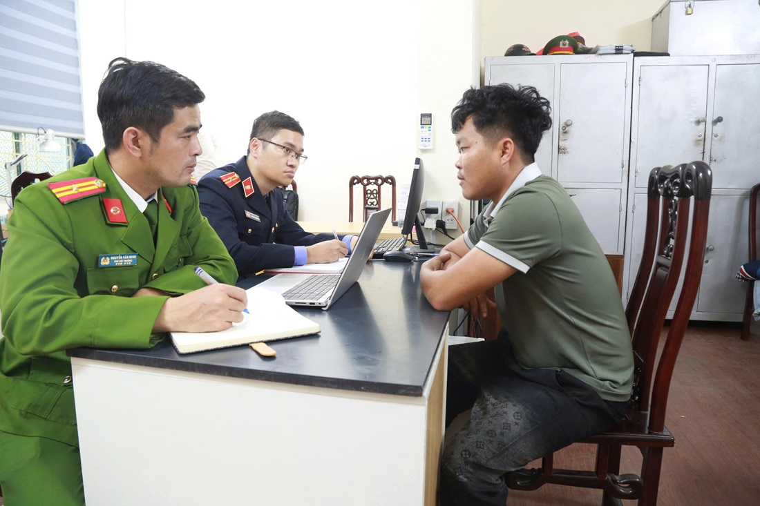 Cơ quan chức năng lấy lời khai Nguyễn Phú Đại
