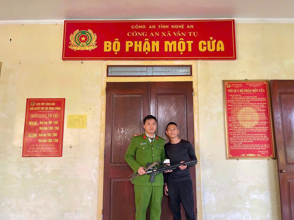 Công an xã Vân Tụ đẩy mạnh tuyên truyền, vận động thu hồi vũ khí, vật liệu nổ, công cụ hỗ trợ