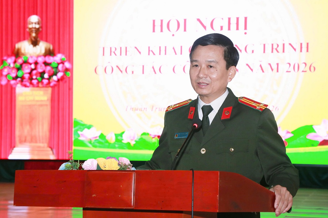 Đồng chí Thượng tá Chu Quang Thành, Phó Chủ nhiệm Ủy ban Kiểm tra Đảng ủy Công an tỉnh  phát biểu tại Hội nghị