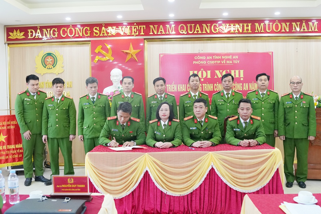 Ký kết giao ước thi đua 
