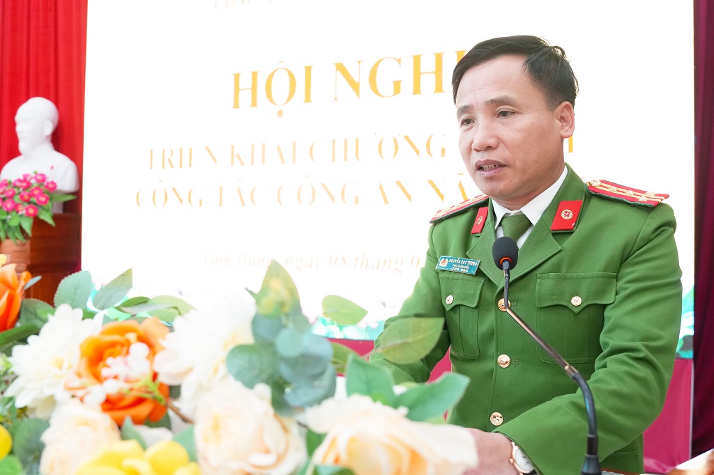 Đồng chí Đại tá Nguyễn Duy Thanh, Ủy viên Ban Thường vụ Đảng ủy, Phó Giám đốc Công an tỉnh phát biểu chỉ đạo tại Hội nghị