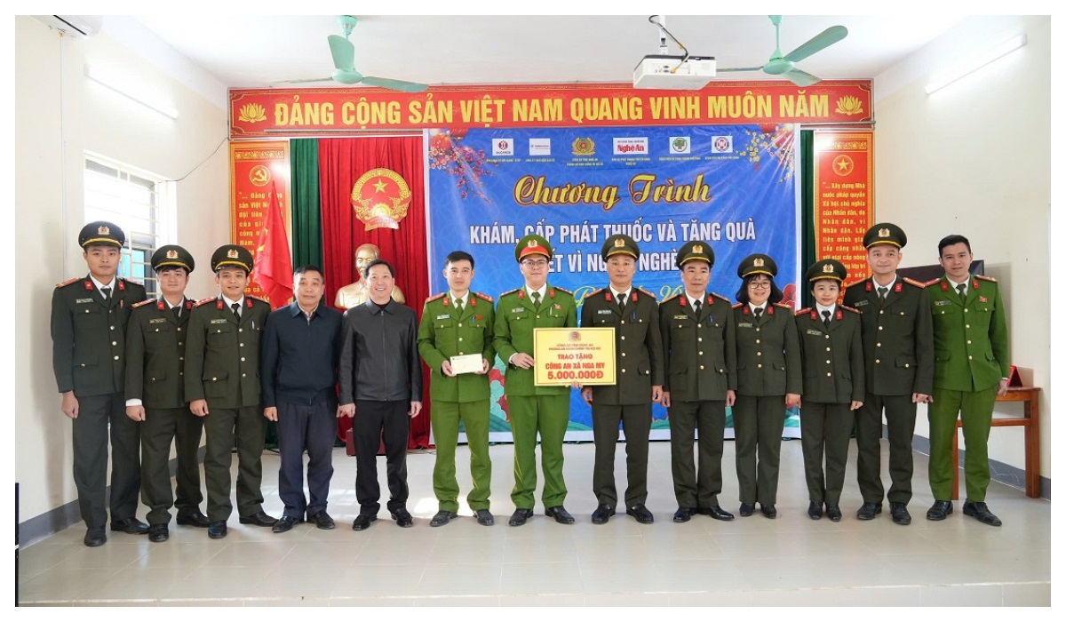 Trao quà Tết, khám và cấp phát thuốc miễn phí cho người dân Nga My