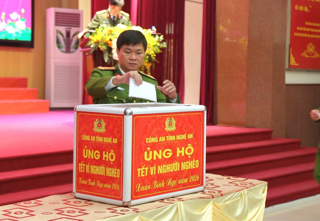 Các đồng chí Phó Giám đốc ủng hộ “Tết vì người nghèo – Xuân Bính Ngọ năm 2026”