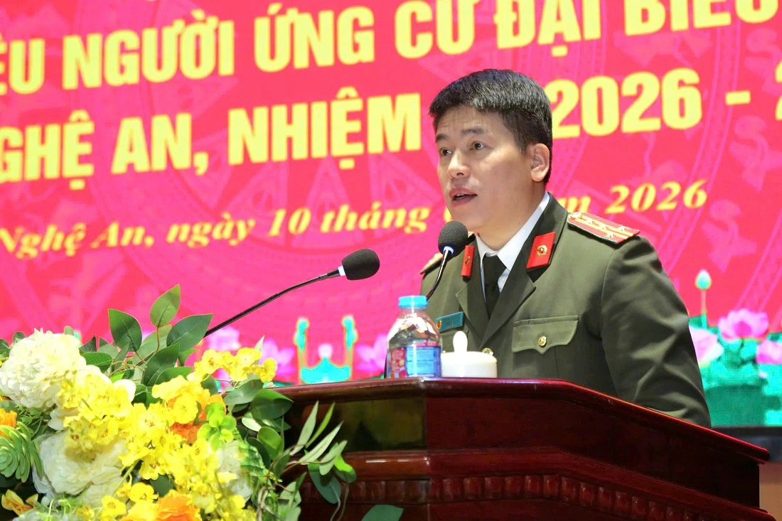 Đại tá Trần Hồng Quang, Phó Bí thư Đảng ủy, Phó Giám đốc Công an tỉnh phát biểu chỉ đạo tại Hội nghị
