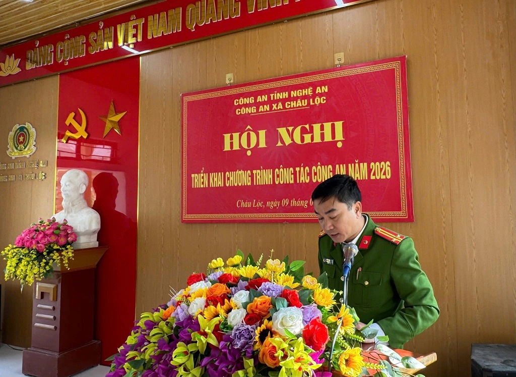 Đồng chí Trung tá Đậu Trung Kiên - Trưởng Công an xã triển khai nhiệm vụ