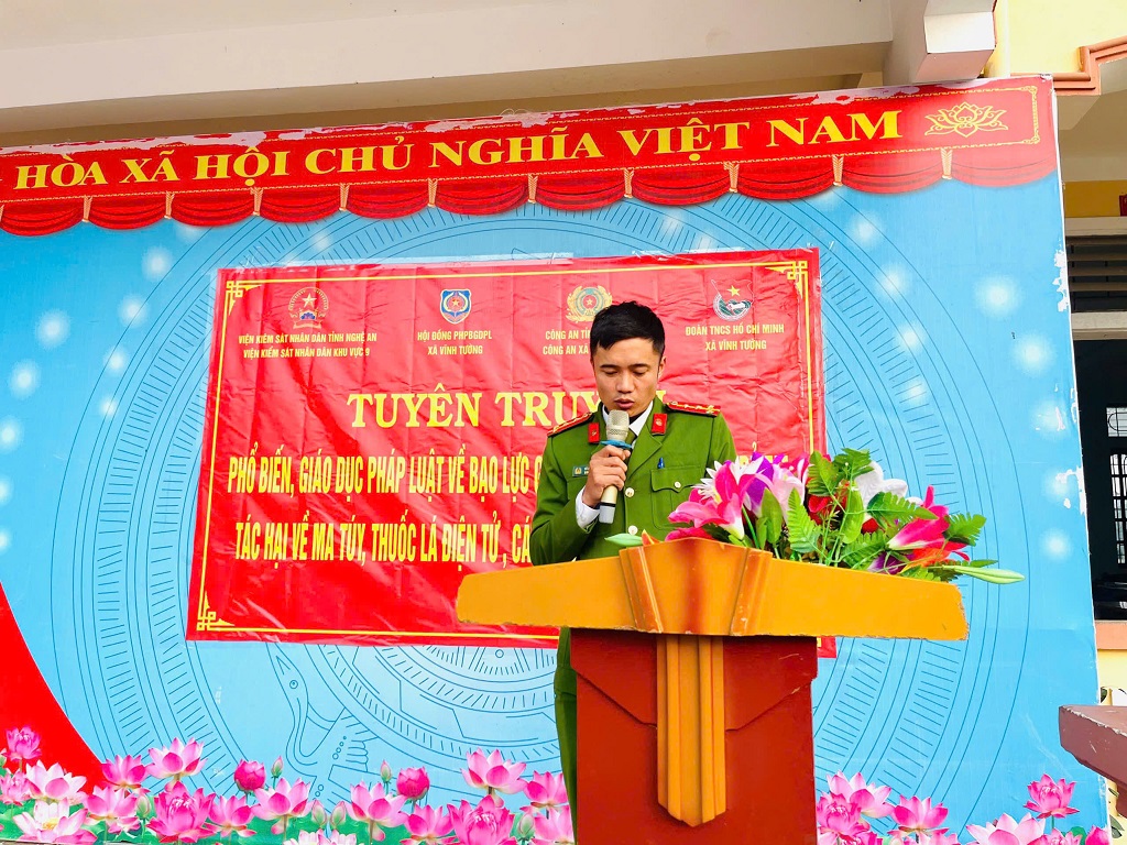Công an xã Vĩnh Tường tuyên truyền pháp luật
