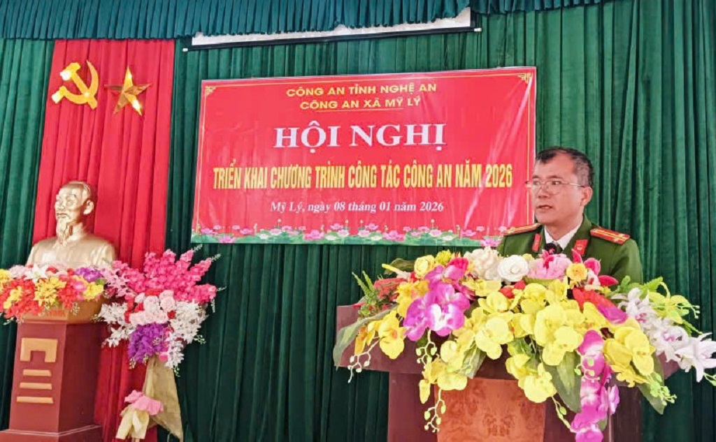 Đồng chí Trung tá Hồ Ngọc Nghị, Trưởng Công an xã phát biểu    