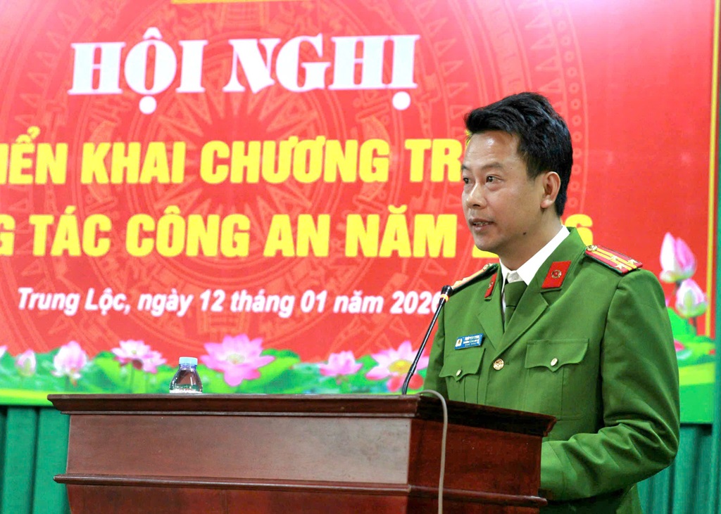 Đồng chí Thượng tá Thái Văn Khoa, Trưởng Công an xã Trung Lộc phát biểu tại Hội nghị