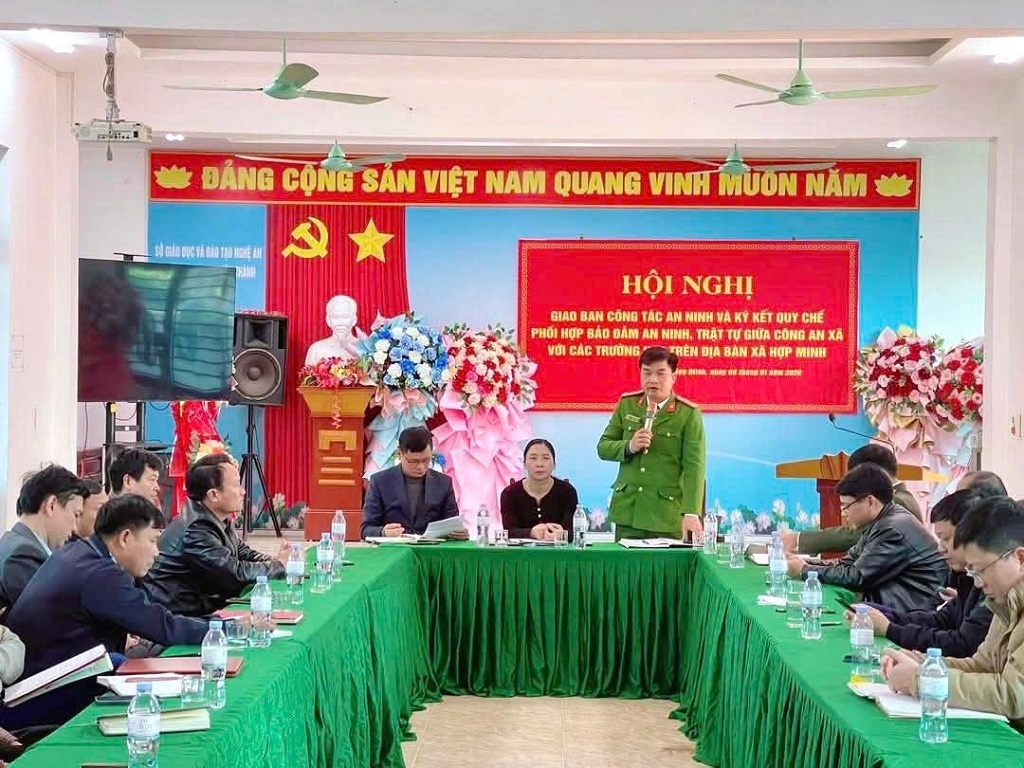 Giao ban công tác an ninh trường học