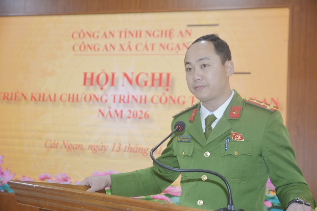 Đồng chí Nguyễn Đình Đồng, Phó Trưởng Công an xã phát biểu tại Hội nghị