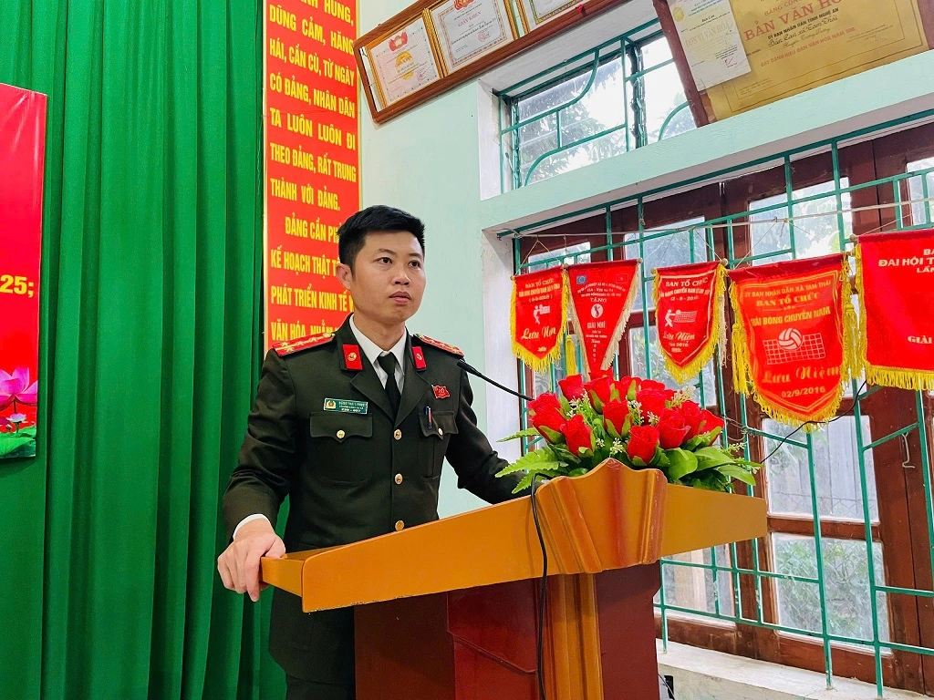 Đại diện Công an xã phát biểu