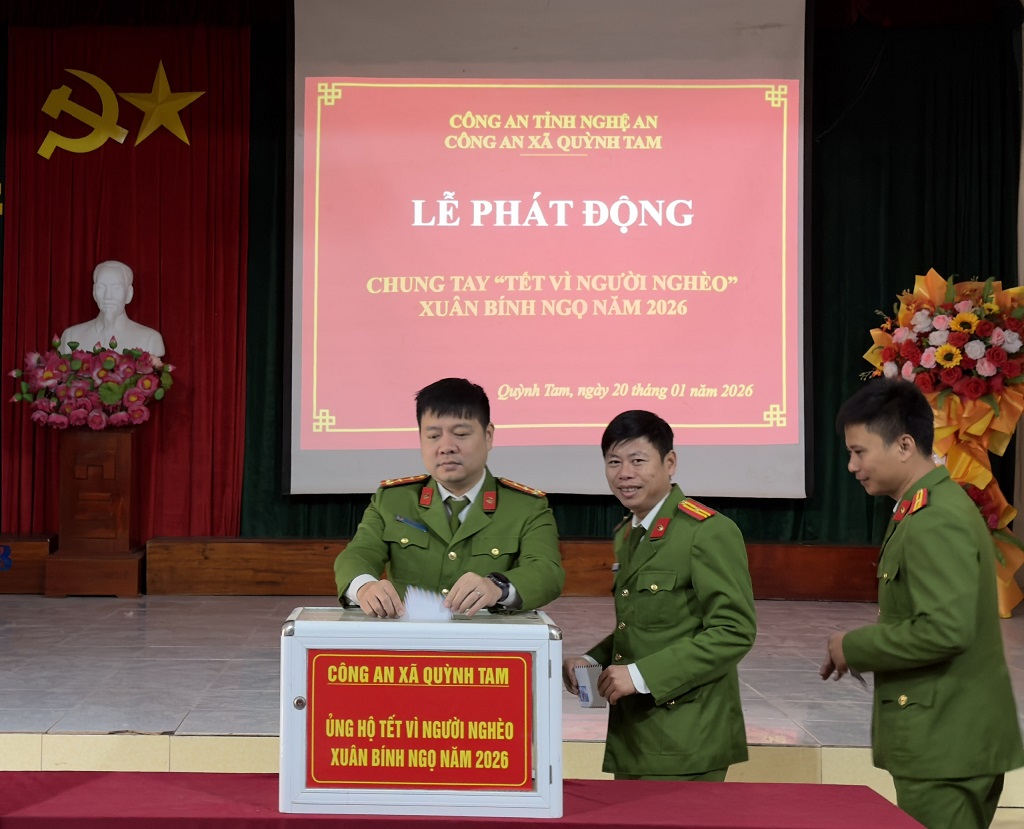 Công an xã tổ chức quyên góp
