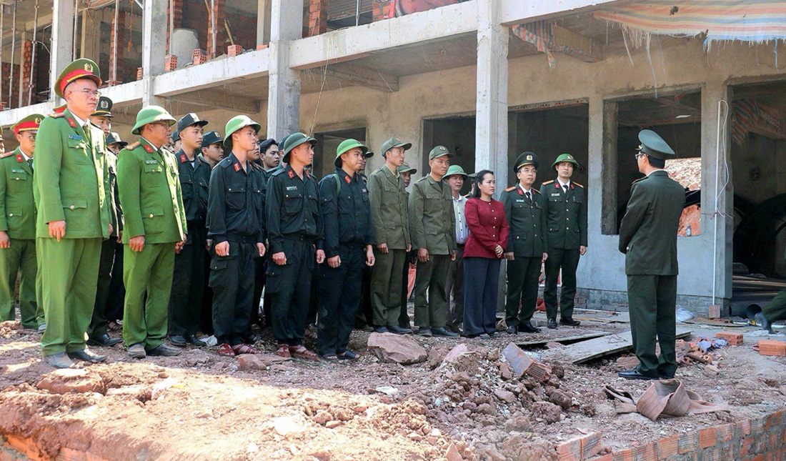 Công an Nghệ An tăng cường lực lượng gấp rút hoàn thành trường học tặng học sinh xã Mỹ Lý