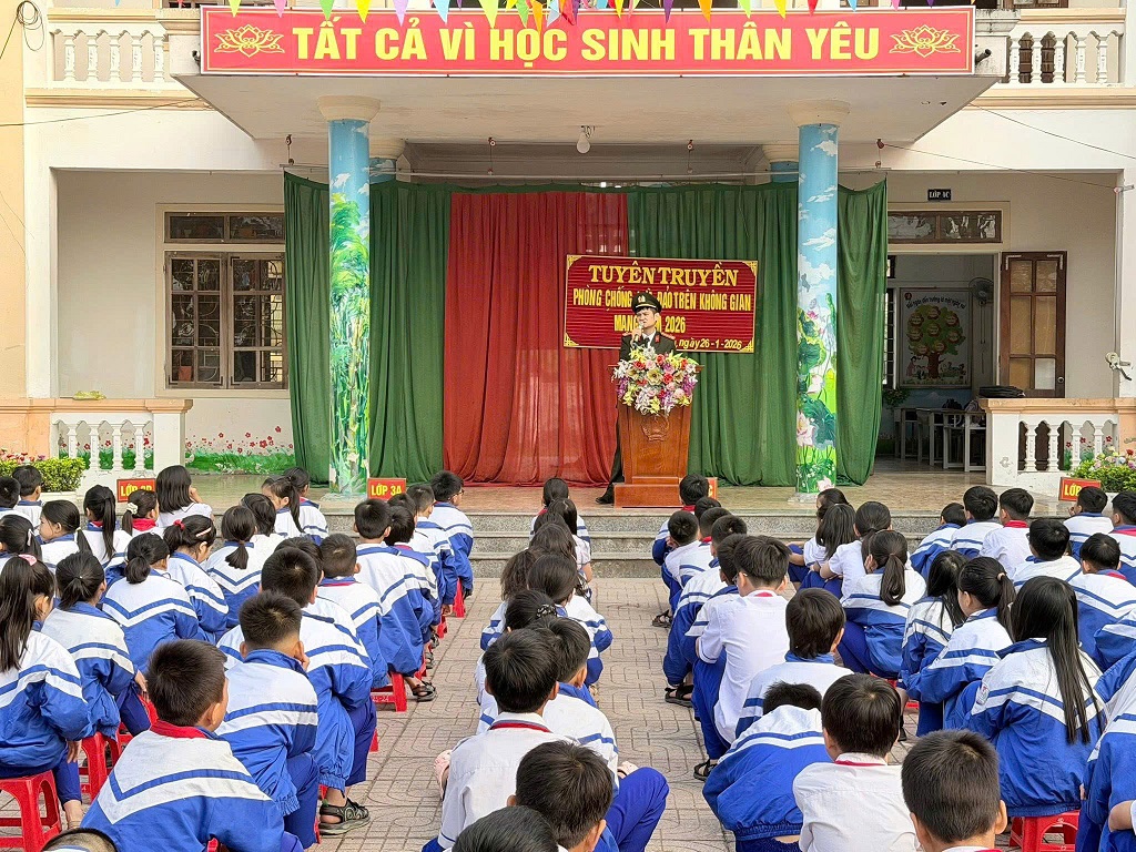 Công an xã Thiên Nhẫn tuyên truyền, phổ biến pháp luật