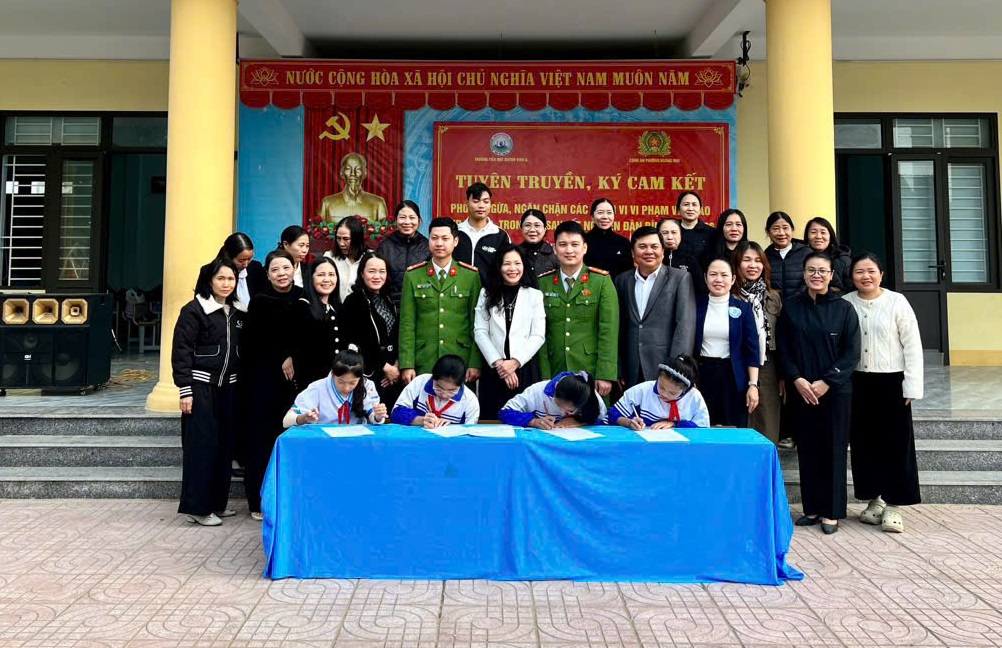 Công an phường Hoàng Mai tuyên truyền, tổ chức ký cam kết phòng, chống pháo nổ tại trường học