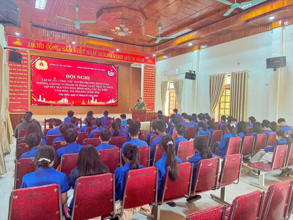 Công an xã Văn Kiều tuyên truyền pháp luật tới đoàn viên thanh niên