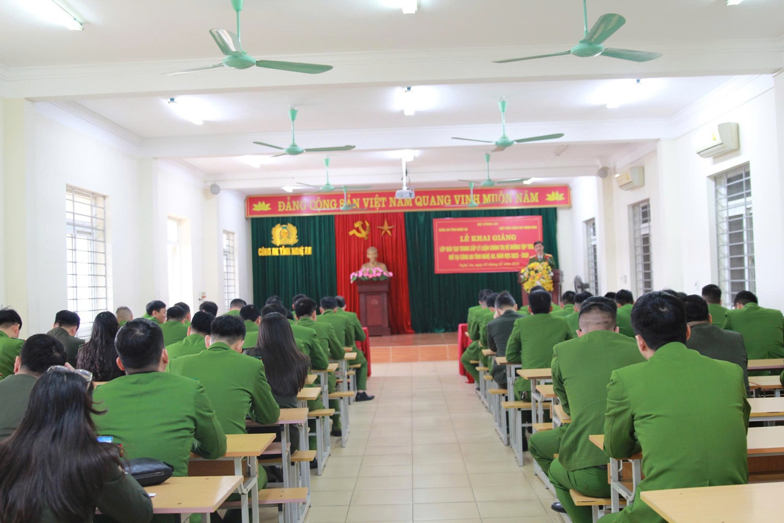 Khai giảng lớp đào tạo Trung cấp lý luận chính trị