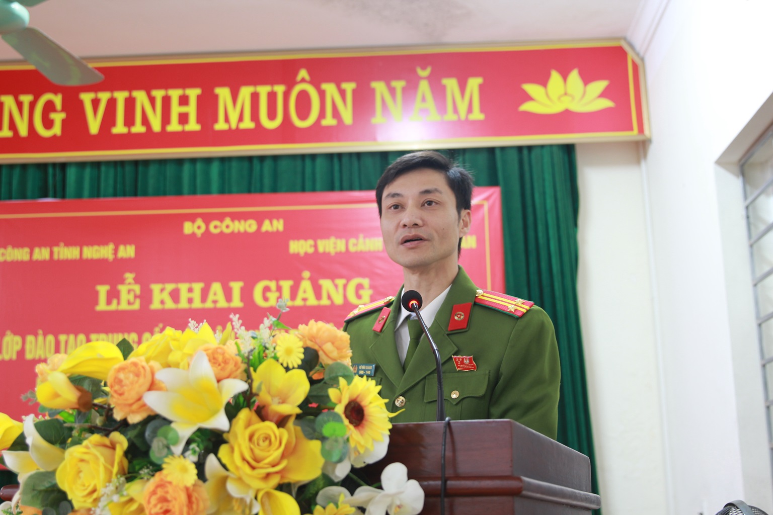 Chuyên viên Học viện Cảnh sát nhân dân giảng dạy tại lớp học