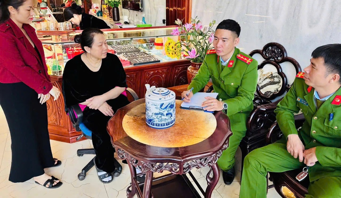 Công an xã Tân Kỳ chủ động bảo đảm an ninh, an toàn tại cơ sở tín dụng, kinh danh vàng bạc dịp cuối năm