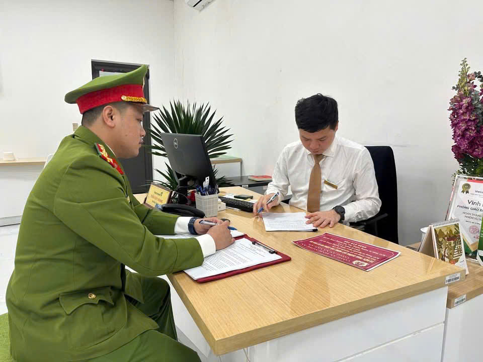 Công an xã Vạn An bảo đảm an ninh, an toàn tại ngân hàng, tiệm vàng