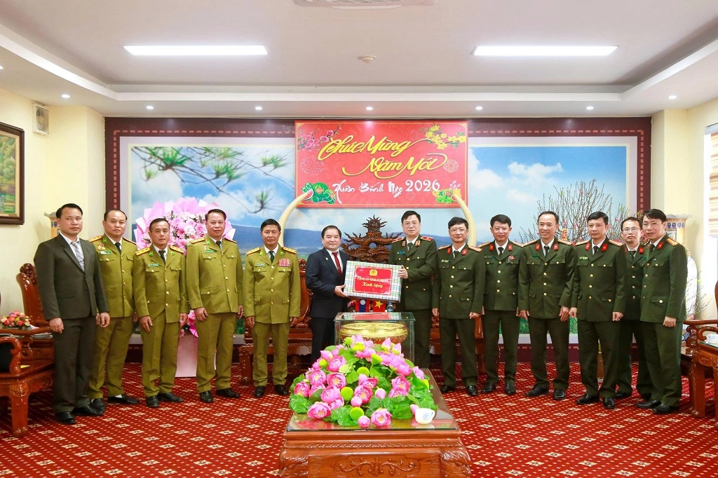 Tỉnh Xiêng Khoảng chúc Tết Công an tỉnh Nghệ An