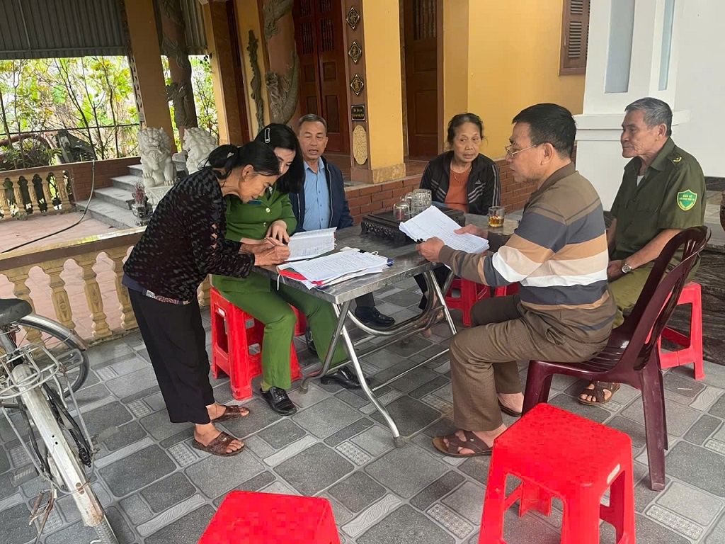 Công an phường Vinh Hưng tăng cường kiểm tra cư trú, bảo đảm an ninh trật tự dịp Tết Nguyên đán