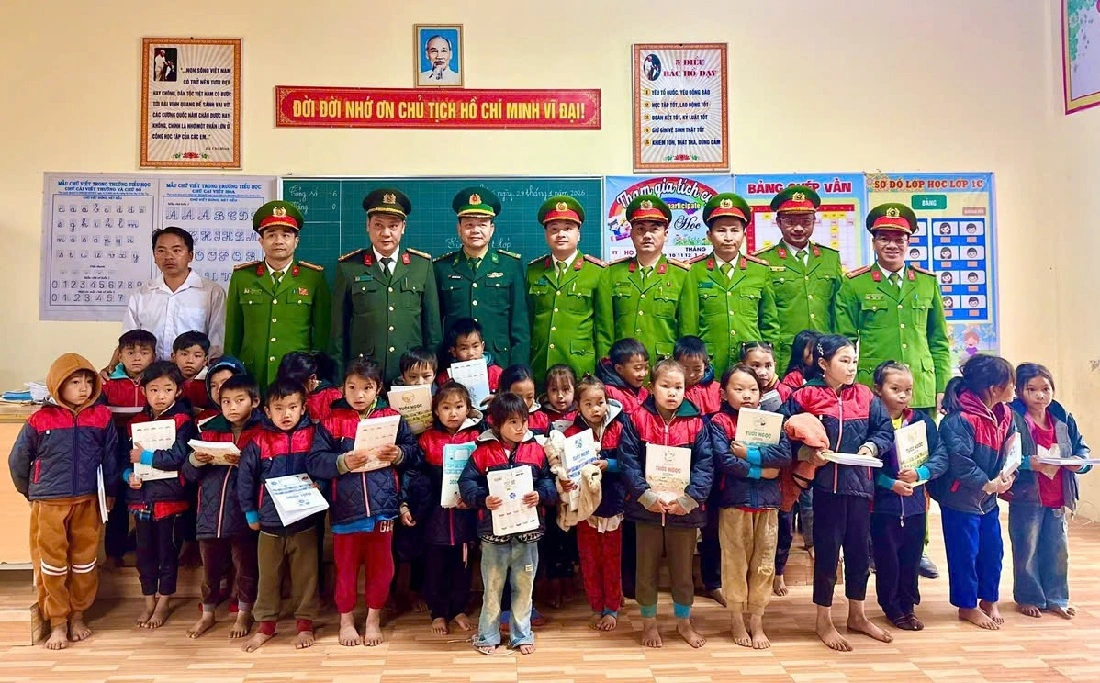 Công an phường Quỳnh Mai tổ chức chương trình 