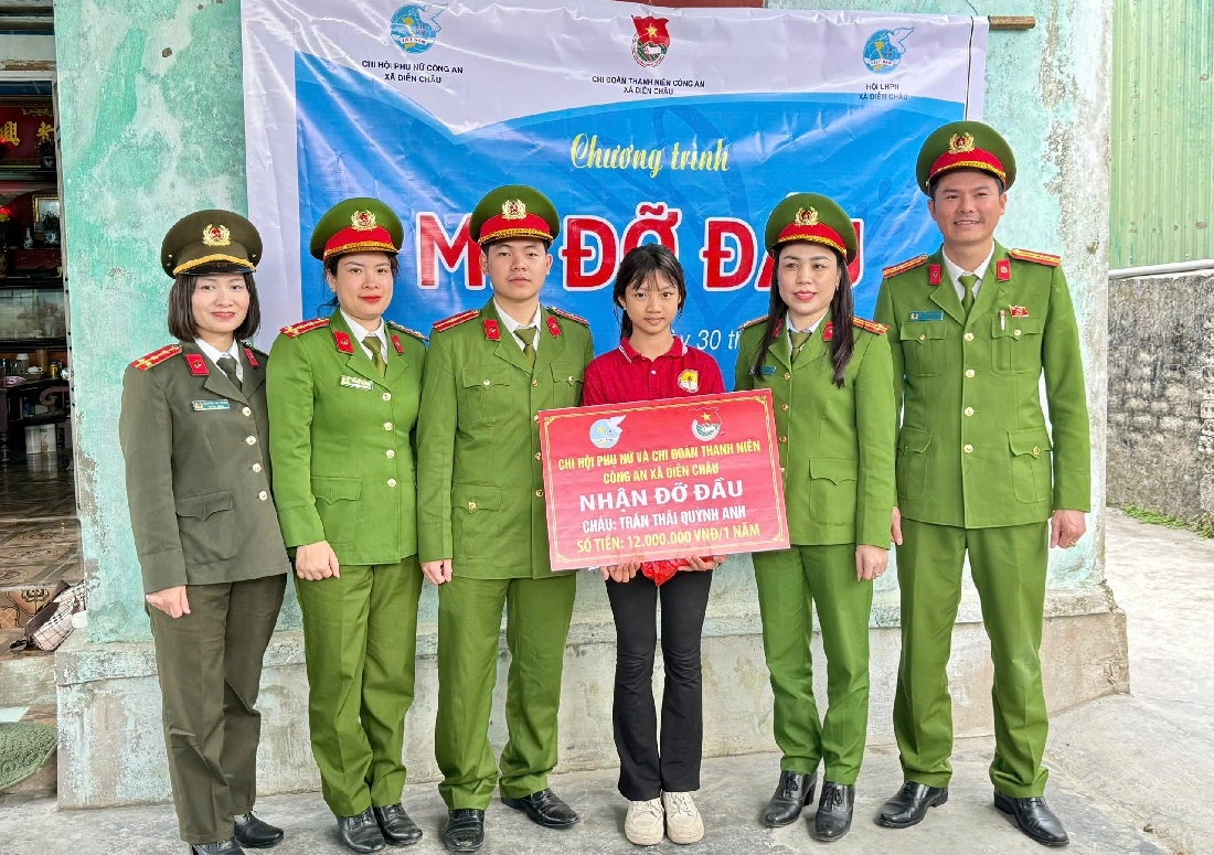 Công an xã Diễn Châu nhận đỡ đầu học sinh mồ côi