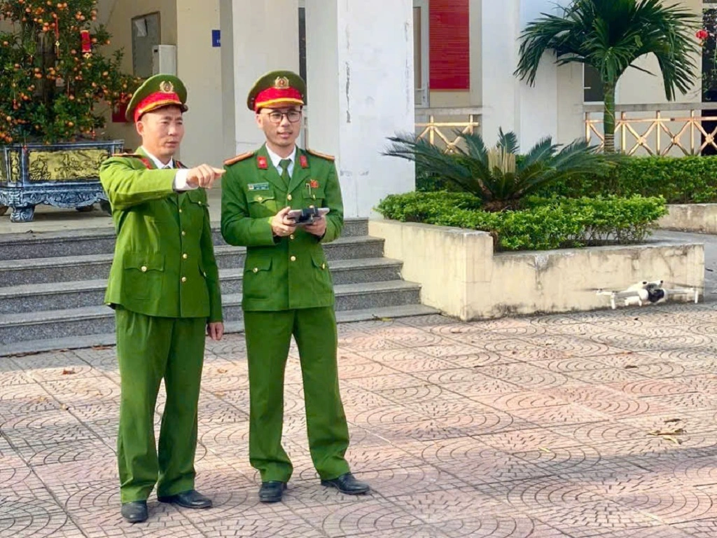 Sử dụng Flycam phòng chống pháo nổ trái phép